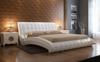 Двуспальные кровати в квартире в Нижние Серги